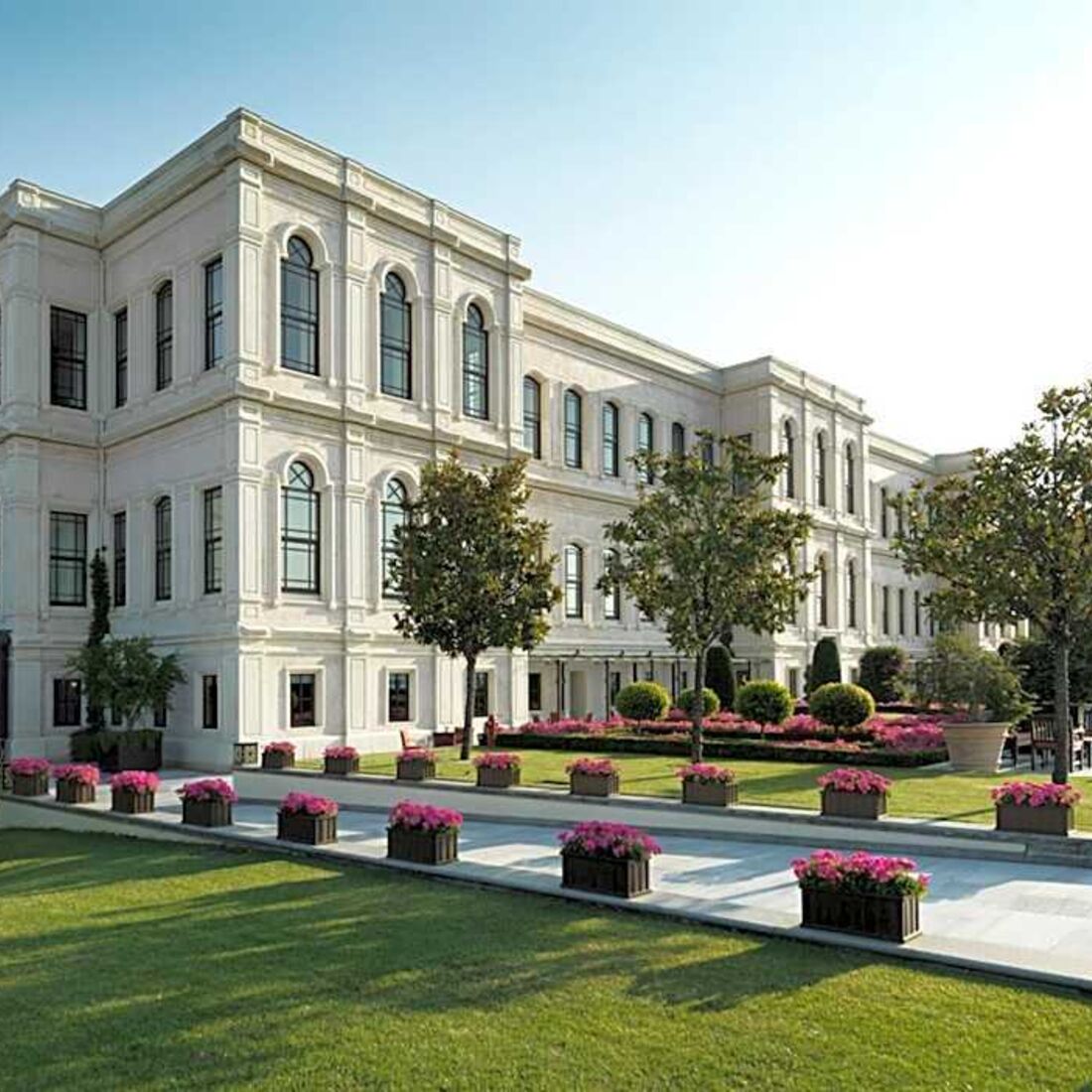 Mourinho deixa dívida de 747 mil € em hotel de Istambul após 15 meses