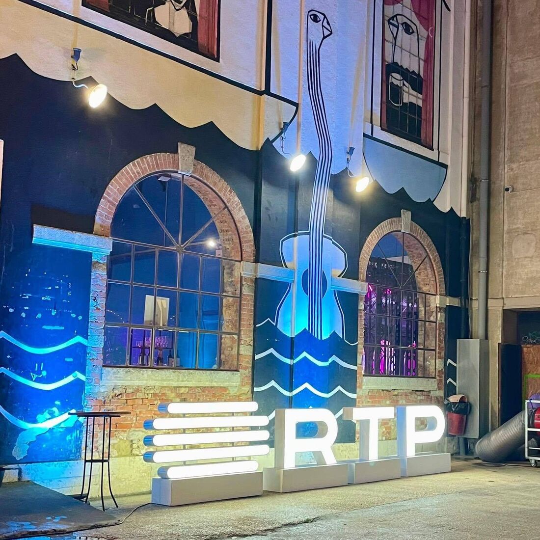 Dina Aguiar regressa à RTP para um jantar especial.
