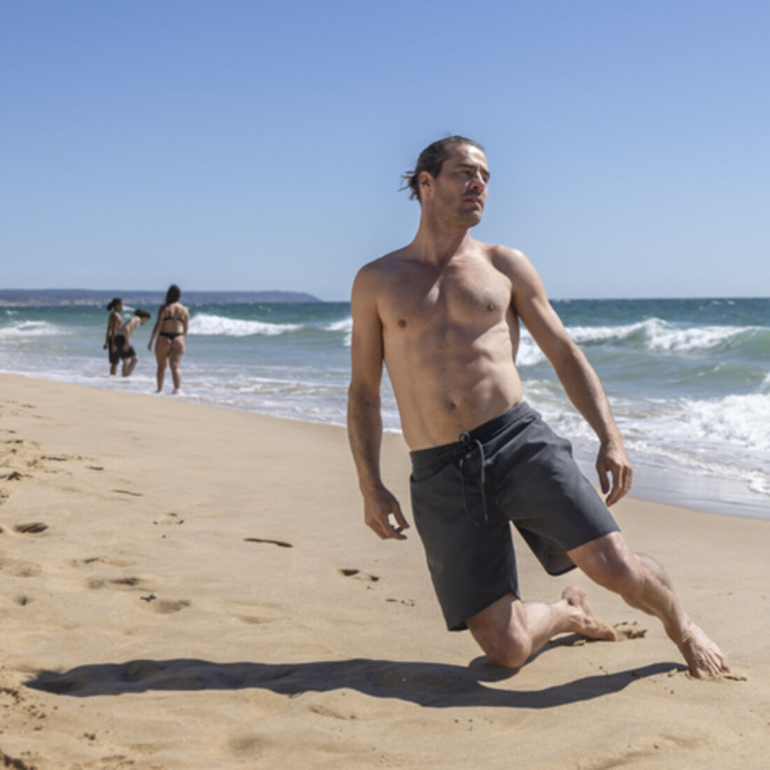 JD desmaia na praia e causa pânico em Mónica devido ao desaparecimento do guarda-costas