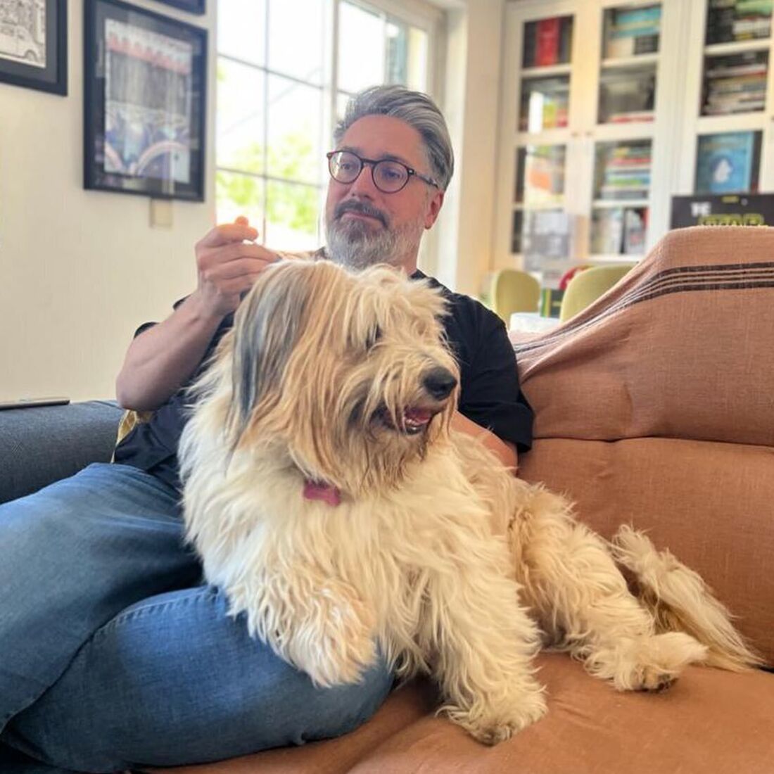 Quem é a cadela Chiclete que parece ter pressentido o AVC do dono, Nuno Markl?