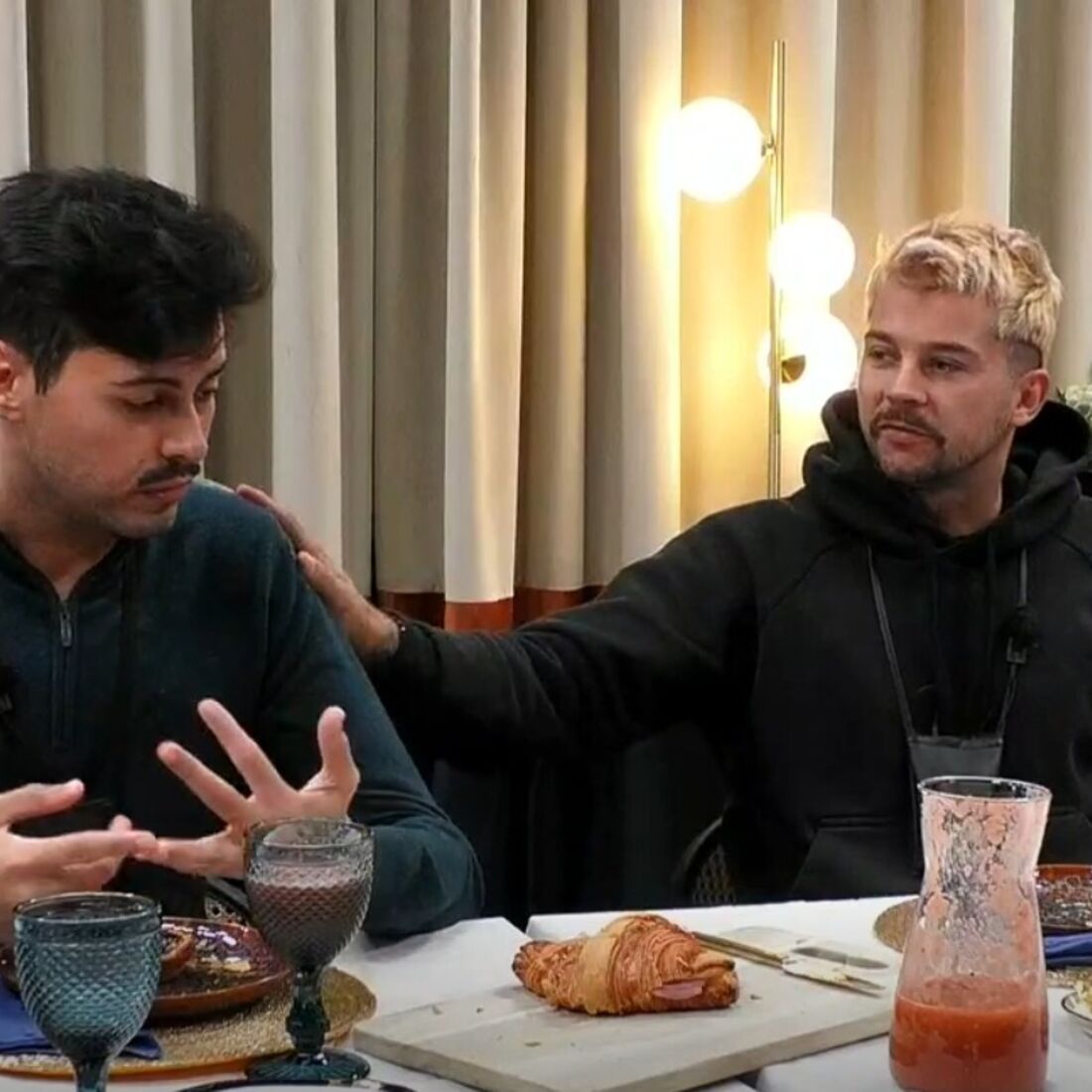 Dylan relata a Leandro decisão na Casa dos Segredos