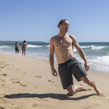 JD desmaia na praia e causa pânico em Mónica devido ao desaparecimento do guarda-costas