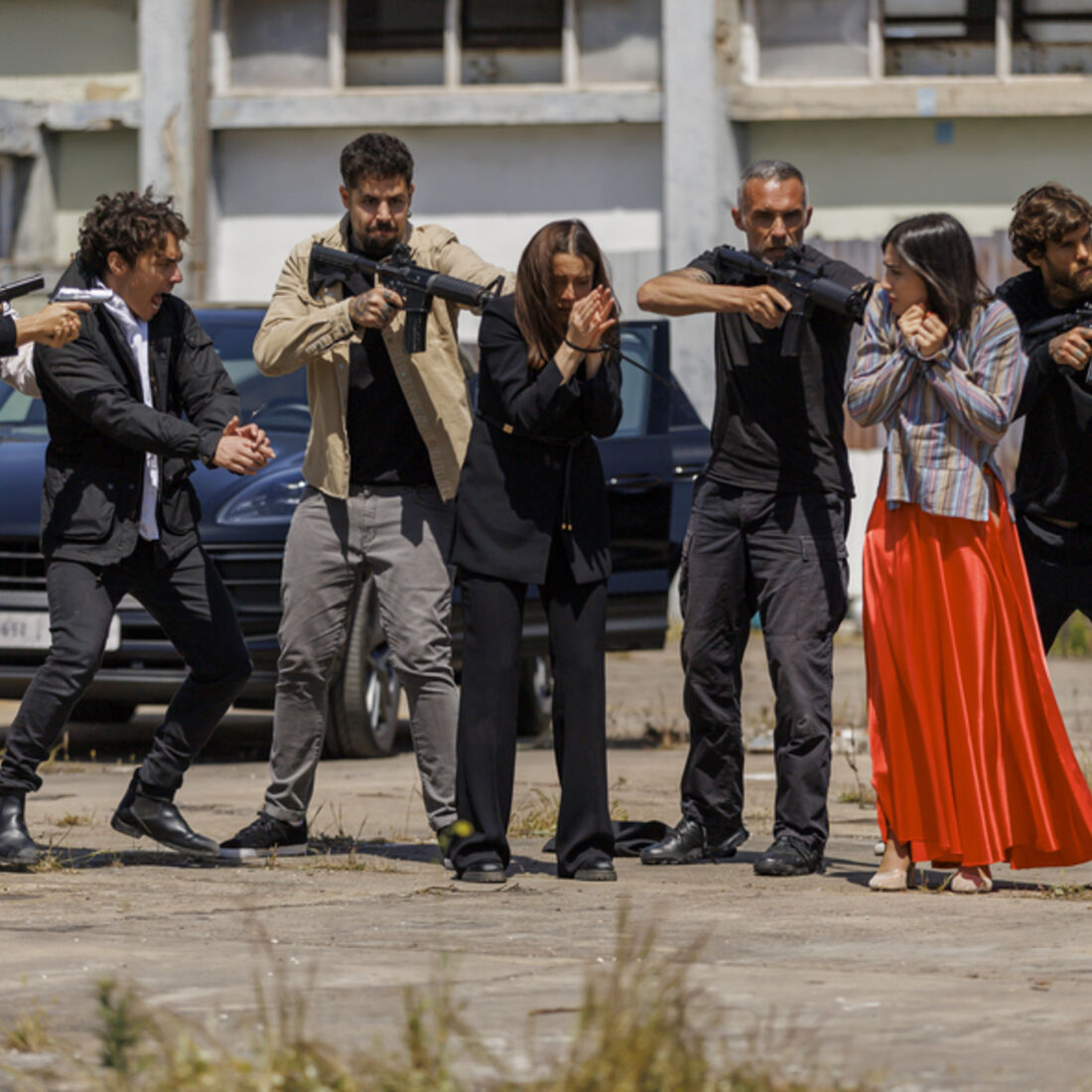 Clara salva reféns e elimina raptor em 'A Herança', num momento de tensão