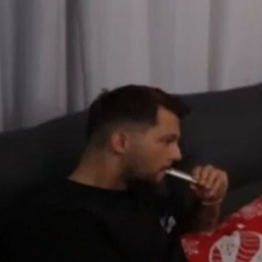 Dylan Fonte em casa dos pais de Inês