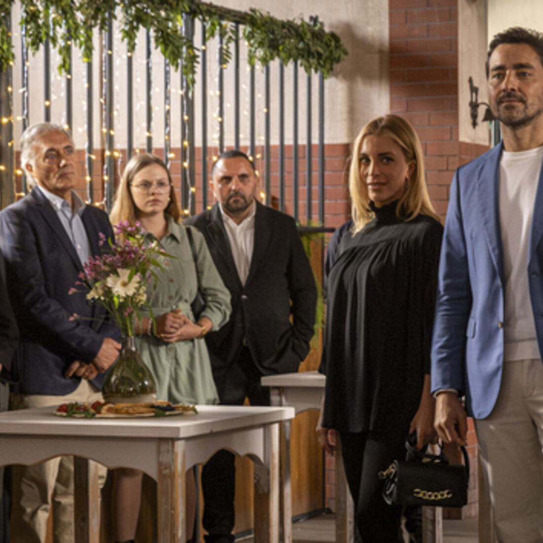 Vicente interrompe casamento e anuncia aliança para destruir Sofia e Pilar