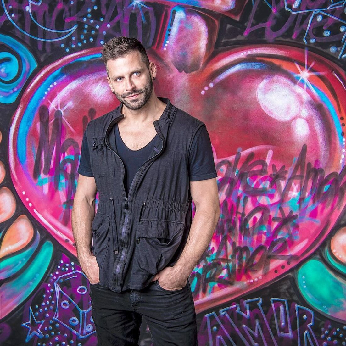 Ator brasileiro Henri Castelli internado após convulsão em prova do Big Brother Brasil