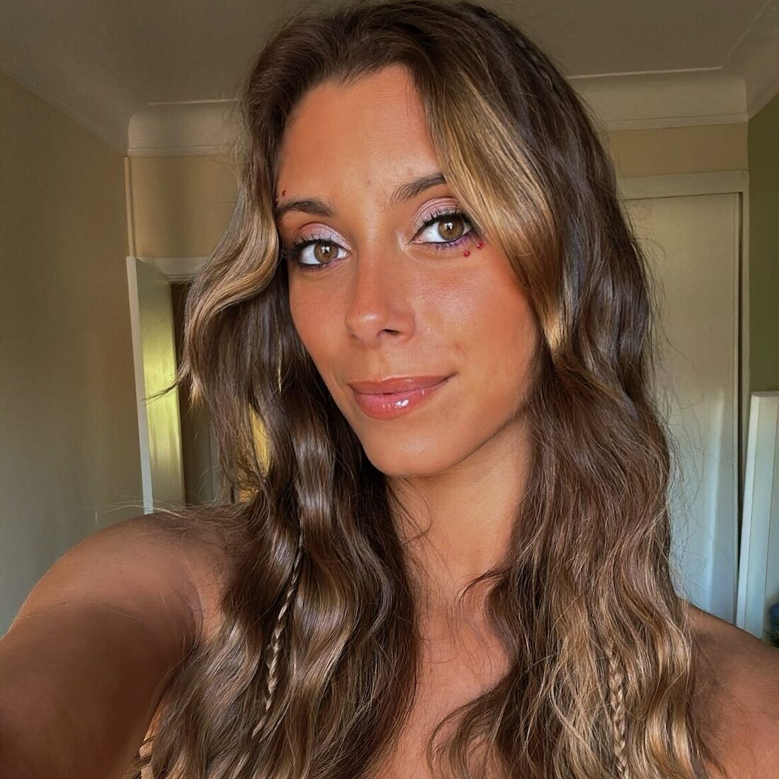 Namorada de Maycon Douglas partilha fotos e emoção nas redes sociais.
