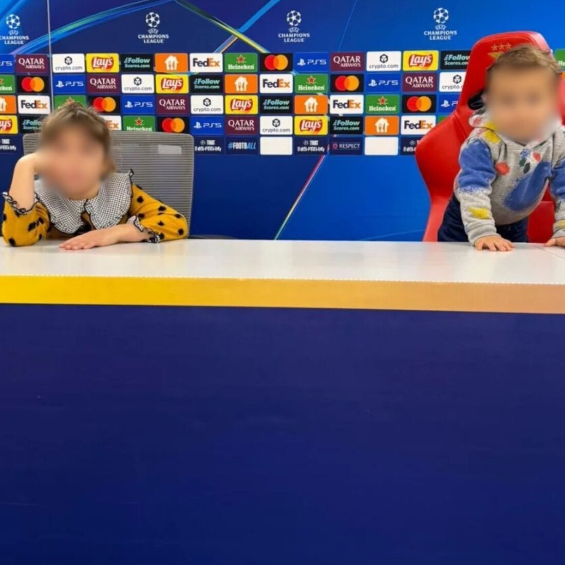 Filhos de Pedro Jorge e Marisa visitaram sala de imprensa do estádio