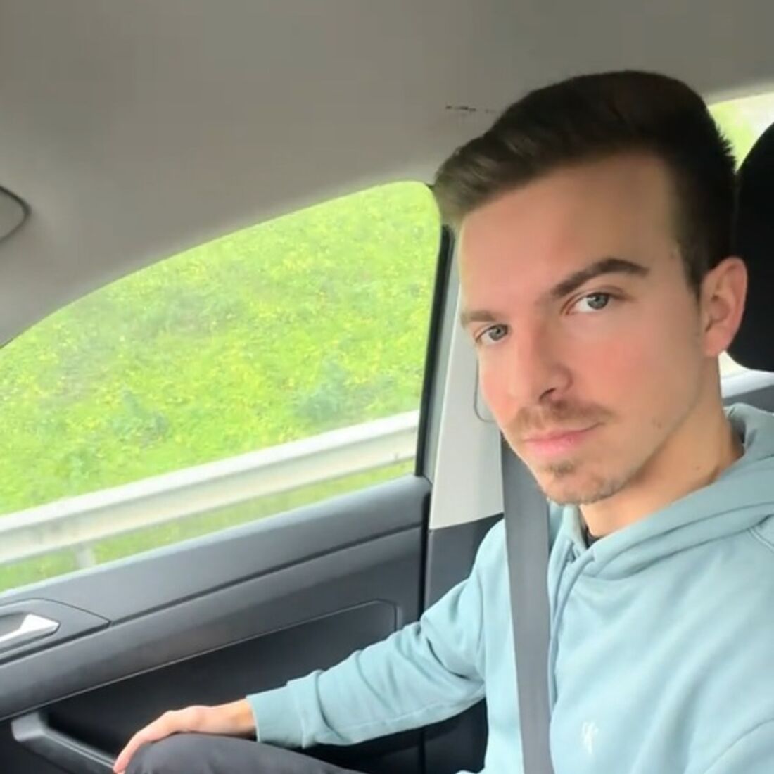 Bárbara Parada e Guilherme Batista juntos antes de duelo com Francisco Monteiro