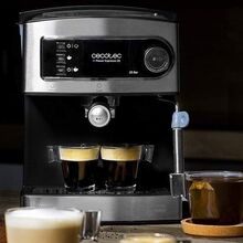 Café expresso, cappuccino ou leite espumado com máquina Cecotec Power Espresso 20 Bar