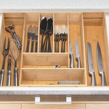 Gaveta organizada com talheres e utensílios de cozinha da Alpina, à venda na Amazon