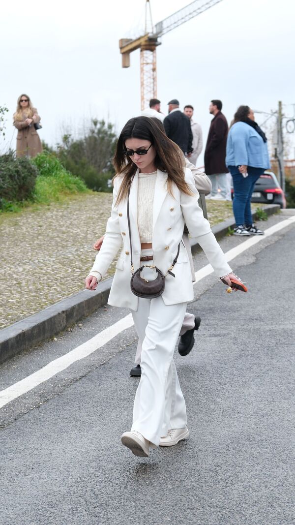 Jovem surge nas cerimónias fúnebres de Maycon Douglas, protegida por Rita Almeida