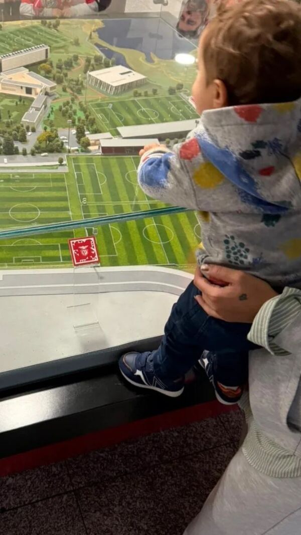 Pedro Jorge, Marisa e os filhos, Théo e Yara, no Estádio da Luz