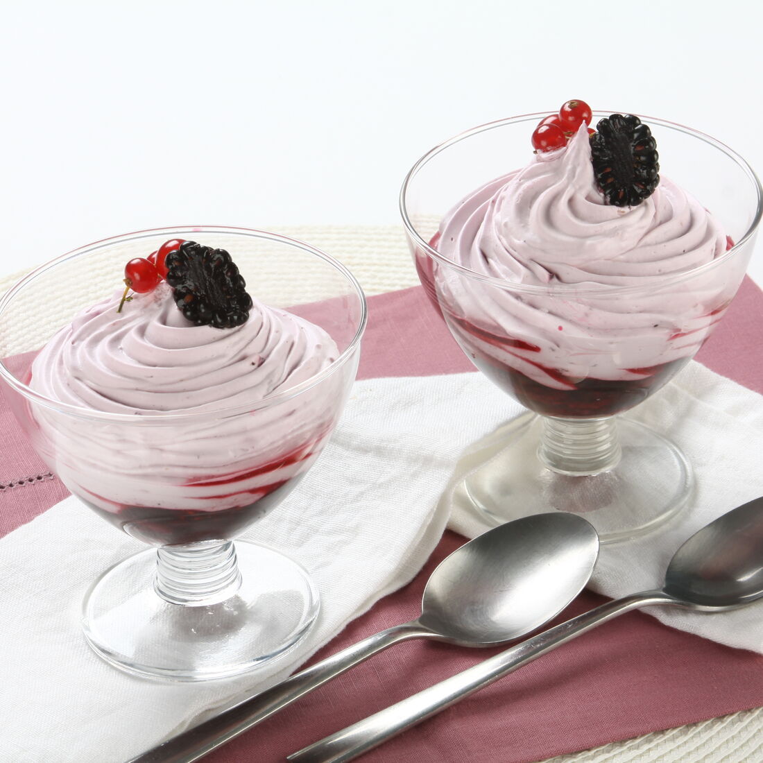 Mousse de frutos silvestres, uma sobremesa fresca e deliciosa