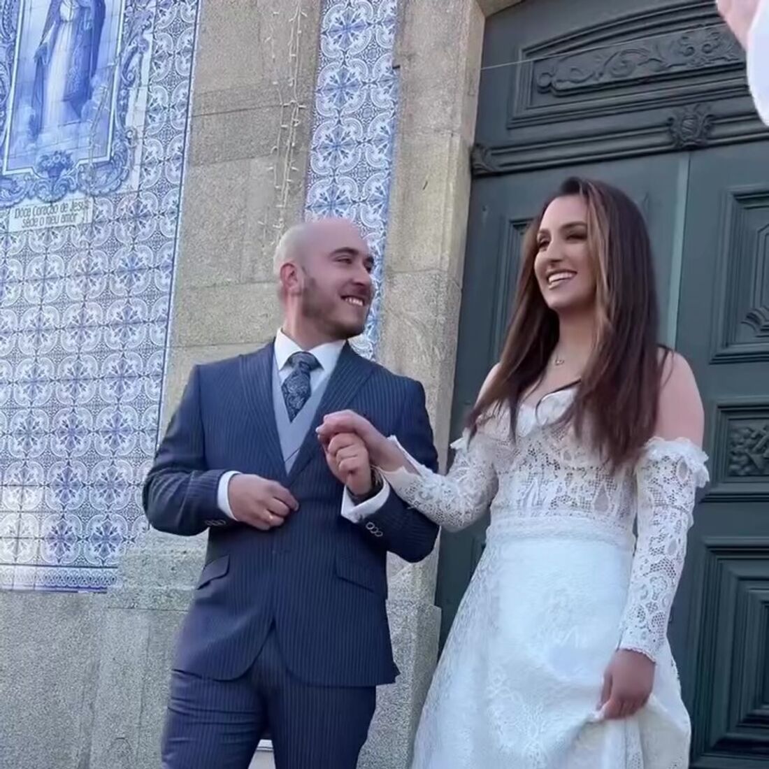 Iury Mellany e Daniel celebram o Dia dos Namorados de forma especial, vestida de noiva numa igreja
