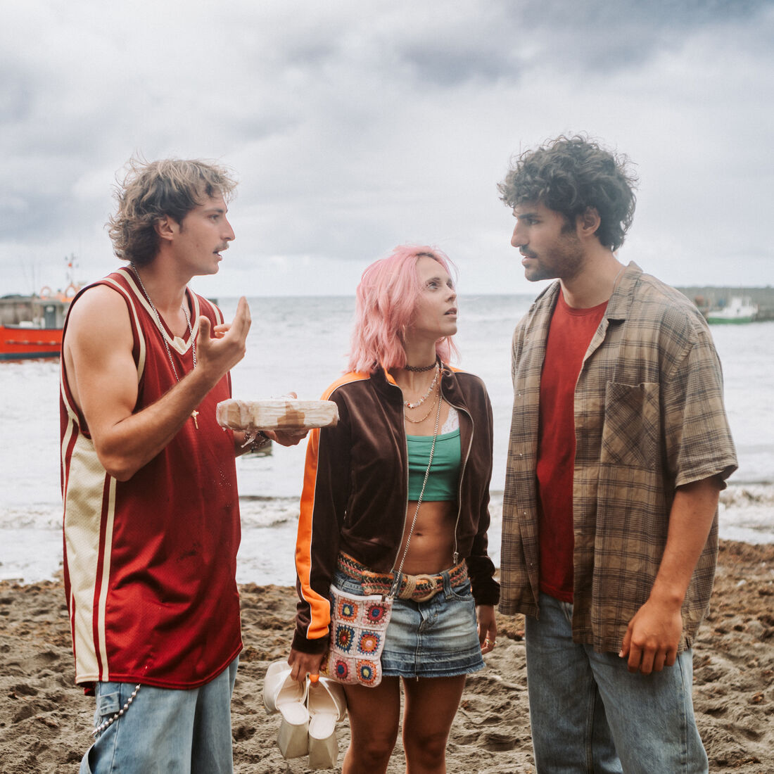 Helena Caldeira, de Rabo de Peixe, contracena com Enrique Arce numa série Netflix