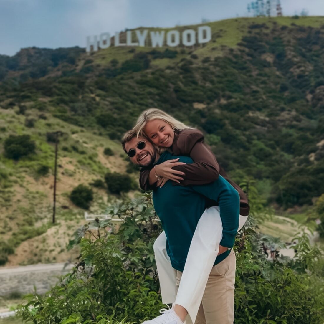Dylan e Inês visitam a placa de Hollywood numa viagem de sonho