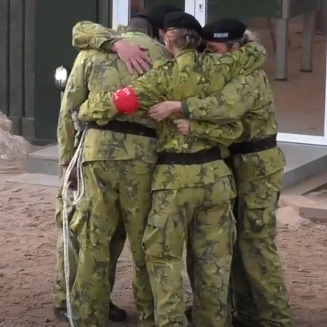 O abraço entre os recrutas da 1.ª Companhia