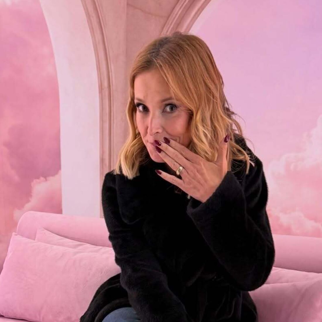 Cristina Ferreira anuncia detalhes da nova casa do Secret Story, reality show da TVI.
