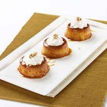 Pudinzinhos de abóbora e noz com cobertura de chantilly