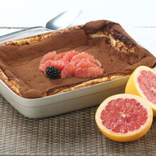 Sericaia com toranja e amora, polvilhada com cacau