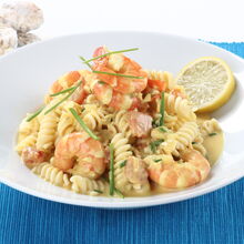 Fusilli com caril de camarão e limão, um prato de massa com sabor intenso