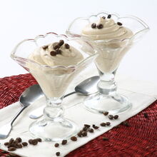 Sobremesa de cappuccino com grãos de café