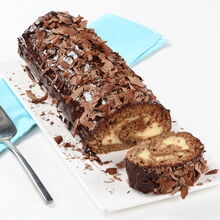 Torta de chocolate com recheio cremoso e raspas de chocolate