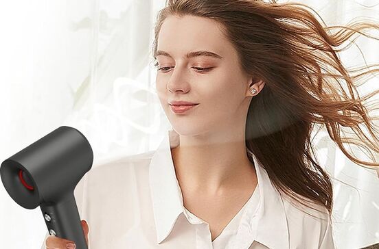 Secador iónico TQQ promete cabelo liso e saudável, disponível na Amazon