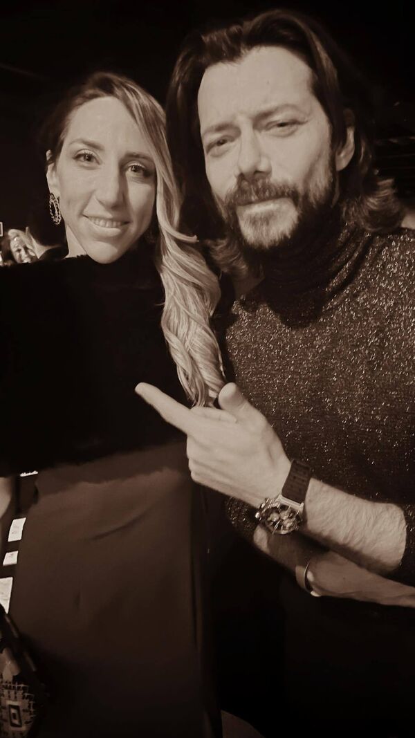 Jennifer Miranda com Álvaro Morte, conhecido pelo seu papel de Professor na série