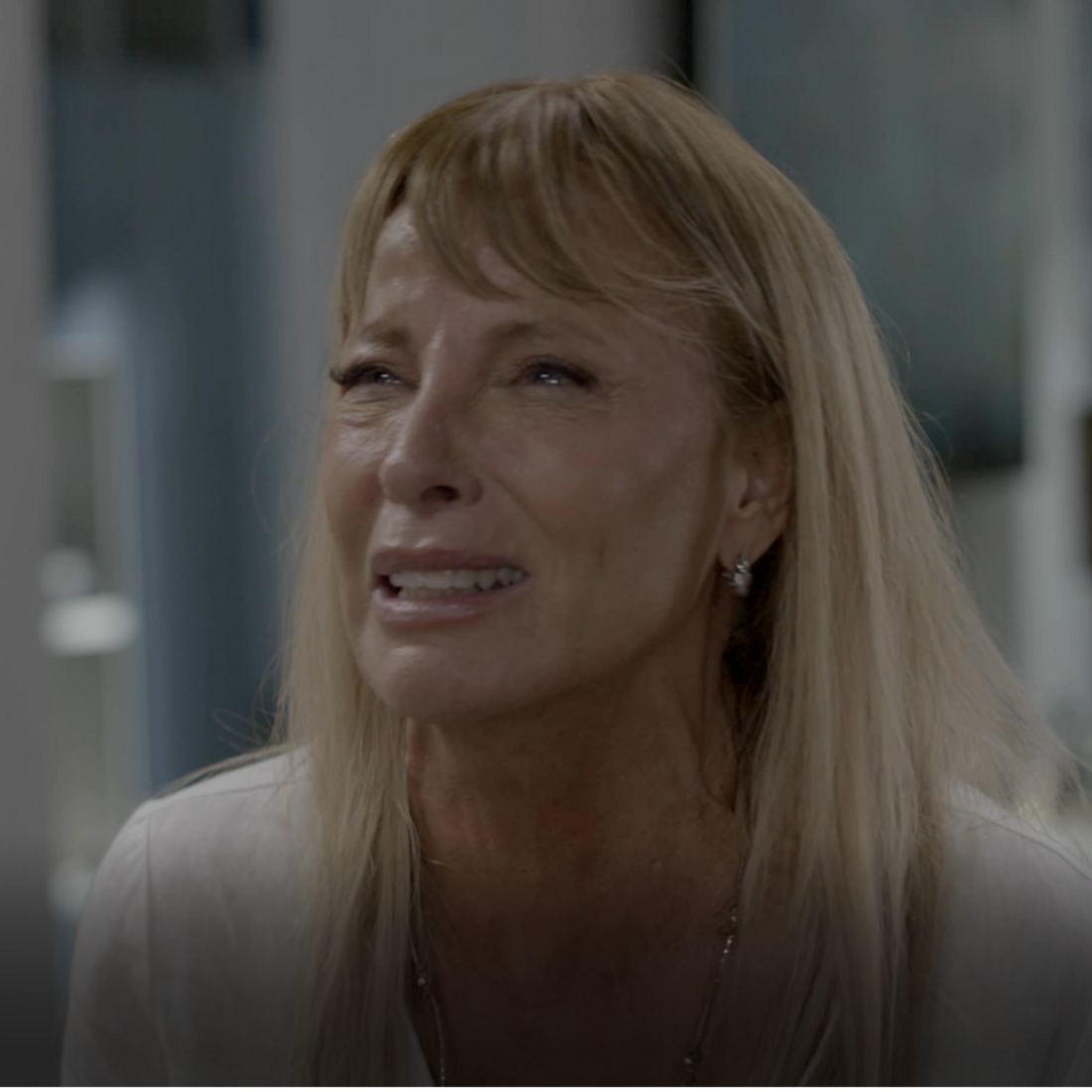 Luz confronta o pedido de divórcio de Vítor em Amor à Prova.
