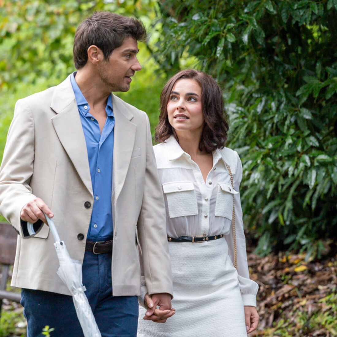 Leo e Constança celebram o casamento e ele assume o cargo de CEO na clínica de Helena em Portugal