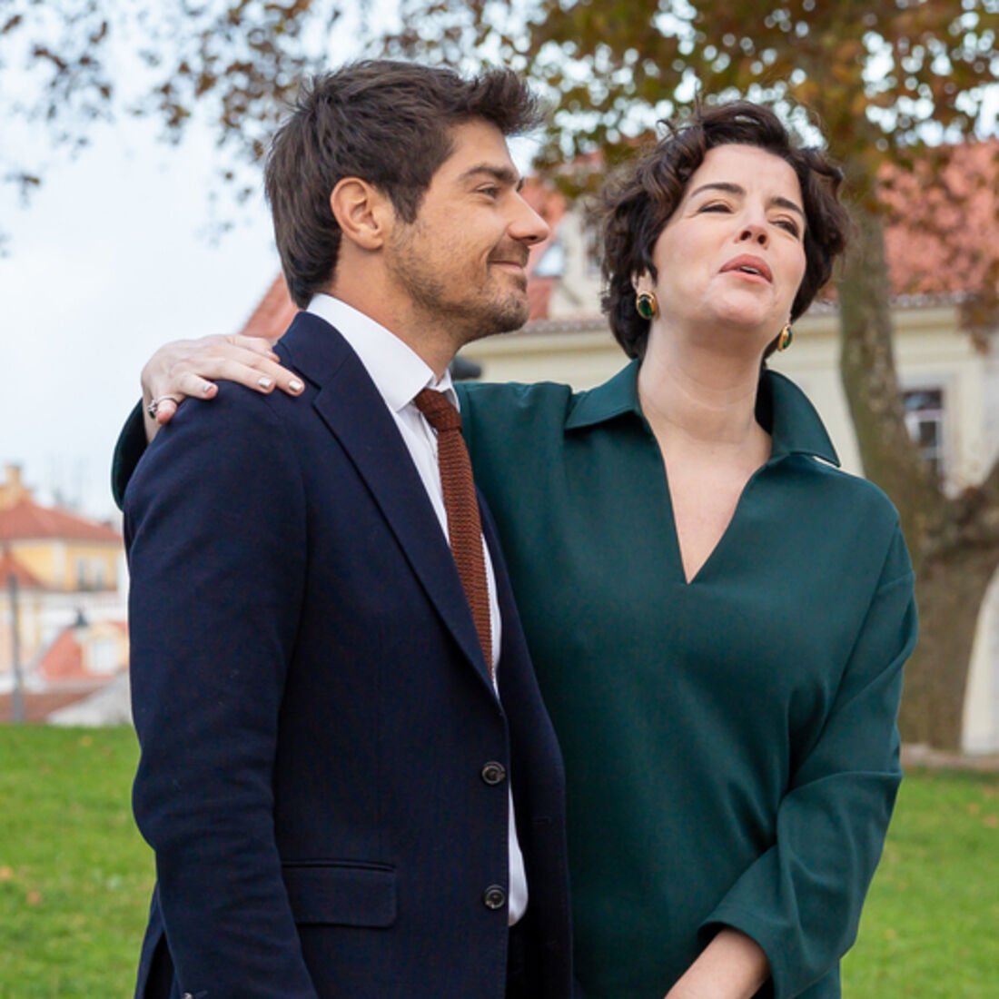 Leo e Constança regressam a Portugal para liderar clínica de Helena após casamento