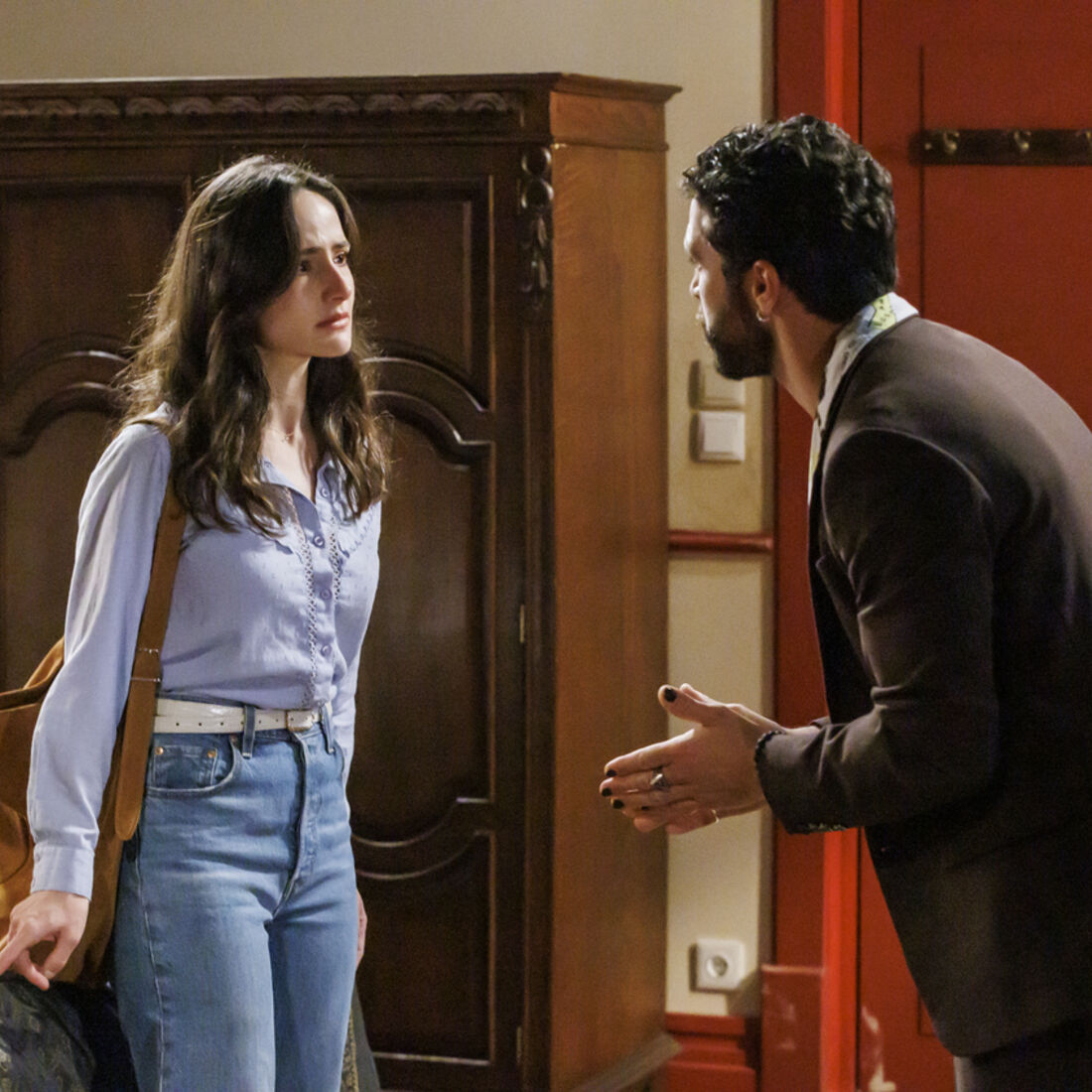 Marta separa-se de Heitor e aproxima-se de Rafael, desconhecendo as suas artimanhas