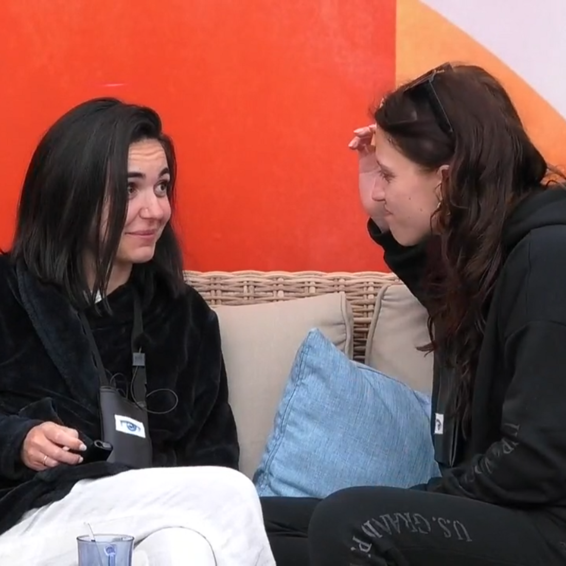 Sara confidencia troca de beijos com Hugo a Catarina