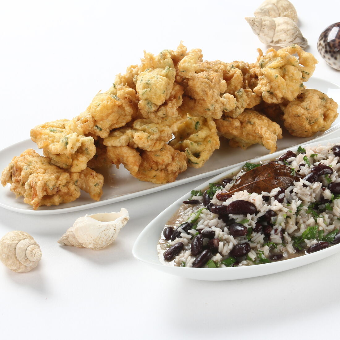 Pataniscas de bacalhau e arroz de feijão, pratos tradicionais