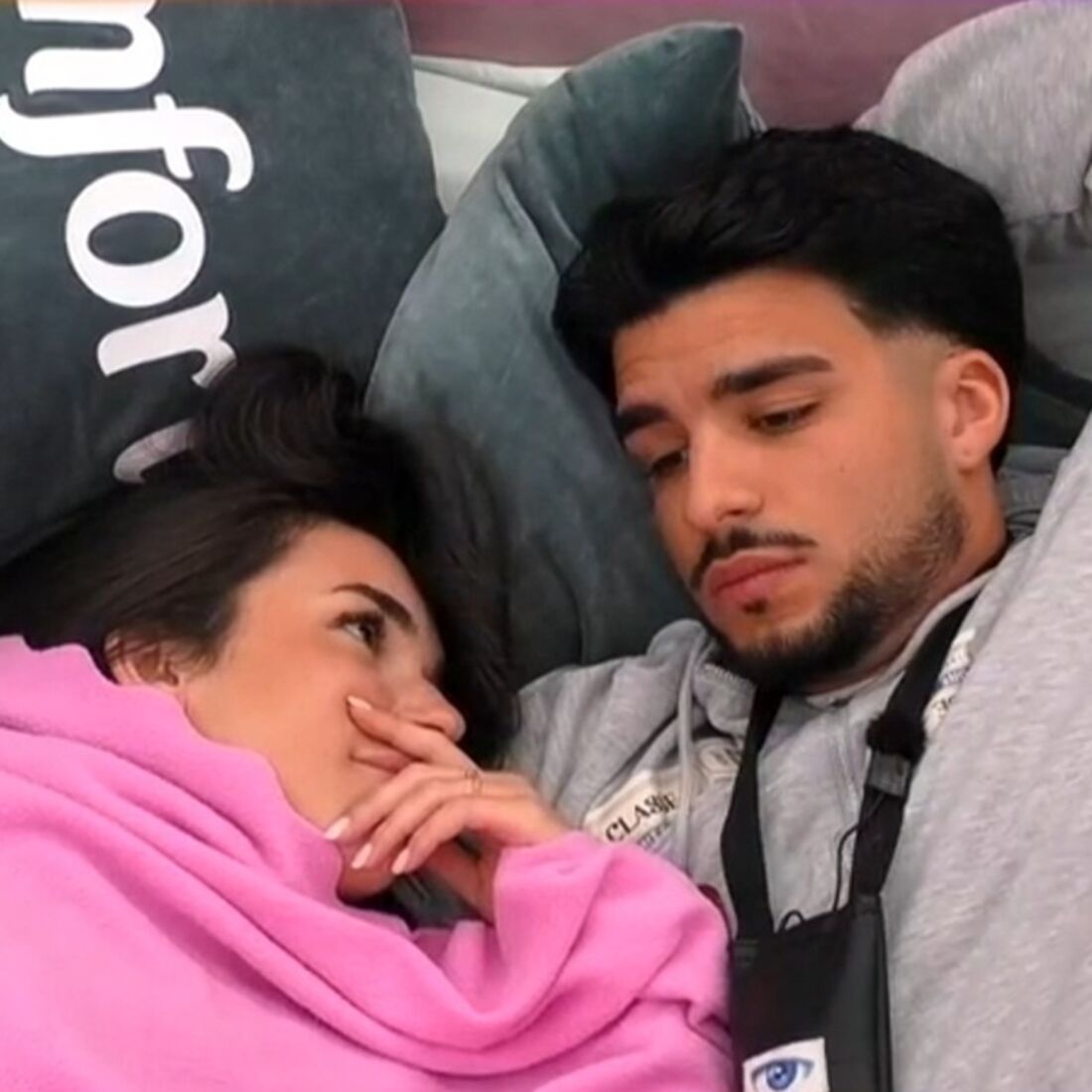 Hugo dormiu com Sara e pensa na namorada fora da Casa dos Segredos