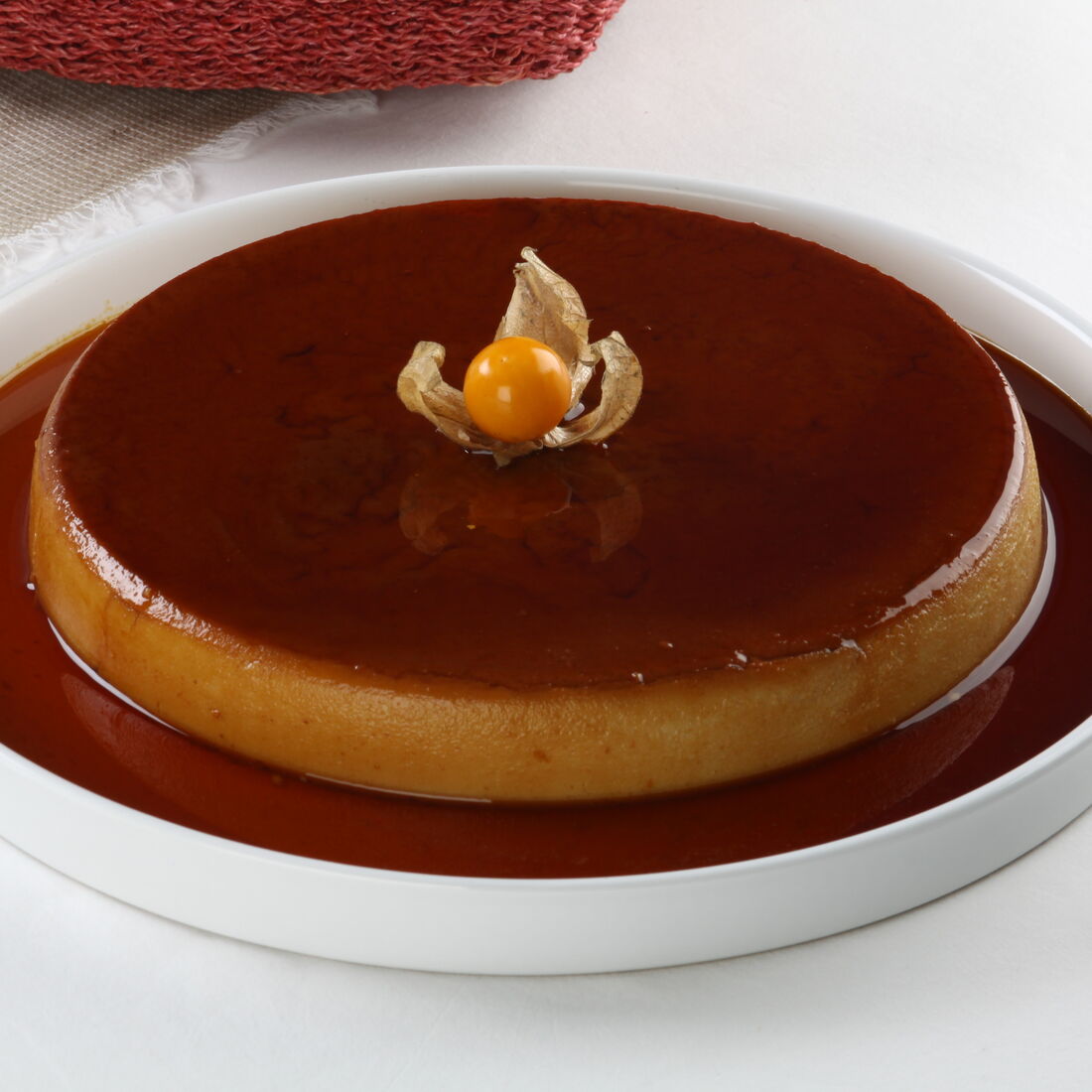 Pudim de Vinho do Porto com physalis