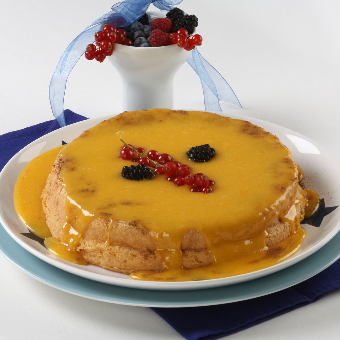 Pão de Ló com Doce de Ovos e frutos silvestres para decoração