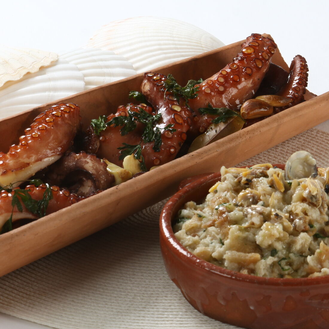 Polvo na telha com migas: uma experiência gastronómica tradicional portuguesa