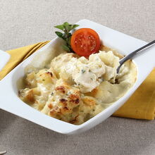 Bacalhau com natas apresentado de forma apelativa e decorativa