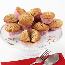 Bolinhos de canela e erva-doce num prato, prontos para saborear