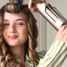 Modelador viral promete caracóis perfeitos e brilho natural