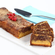 Bolo mármore de abóbora com groselhas e açúcar