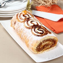 Torta de marmelada com decoração açucarada e fruta