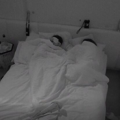 Hugo e Sara dormem juntos na Casa dos Segredos