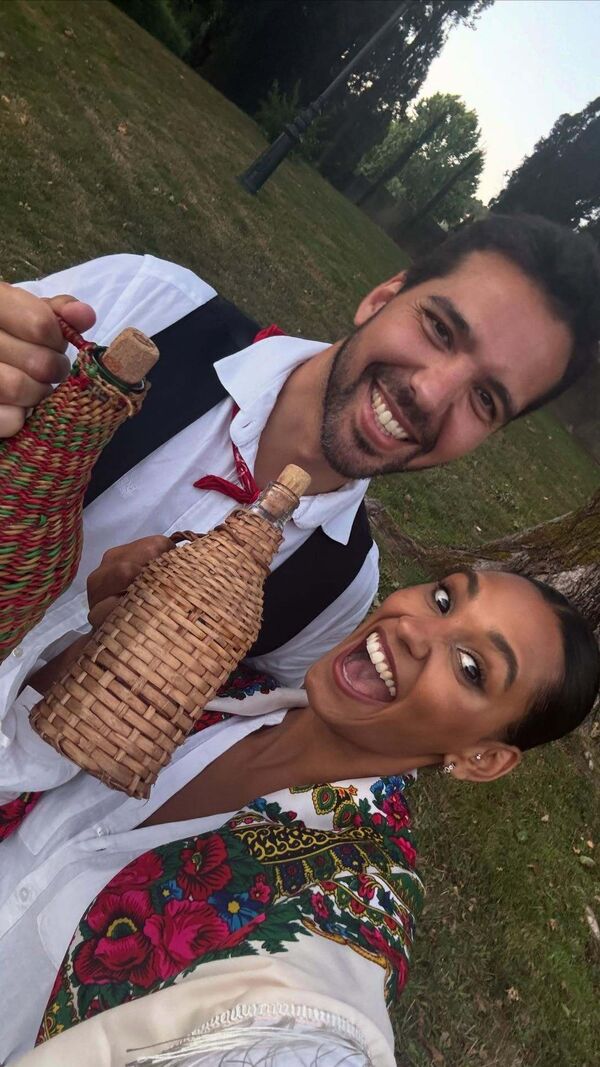 Lara Lopes com o namorado, João