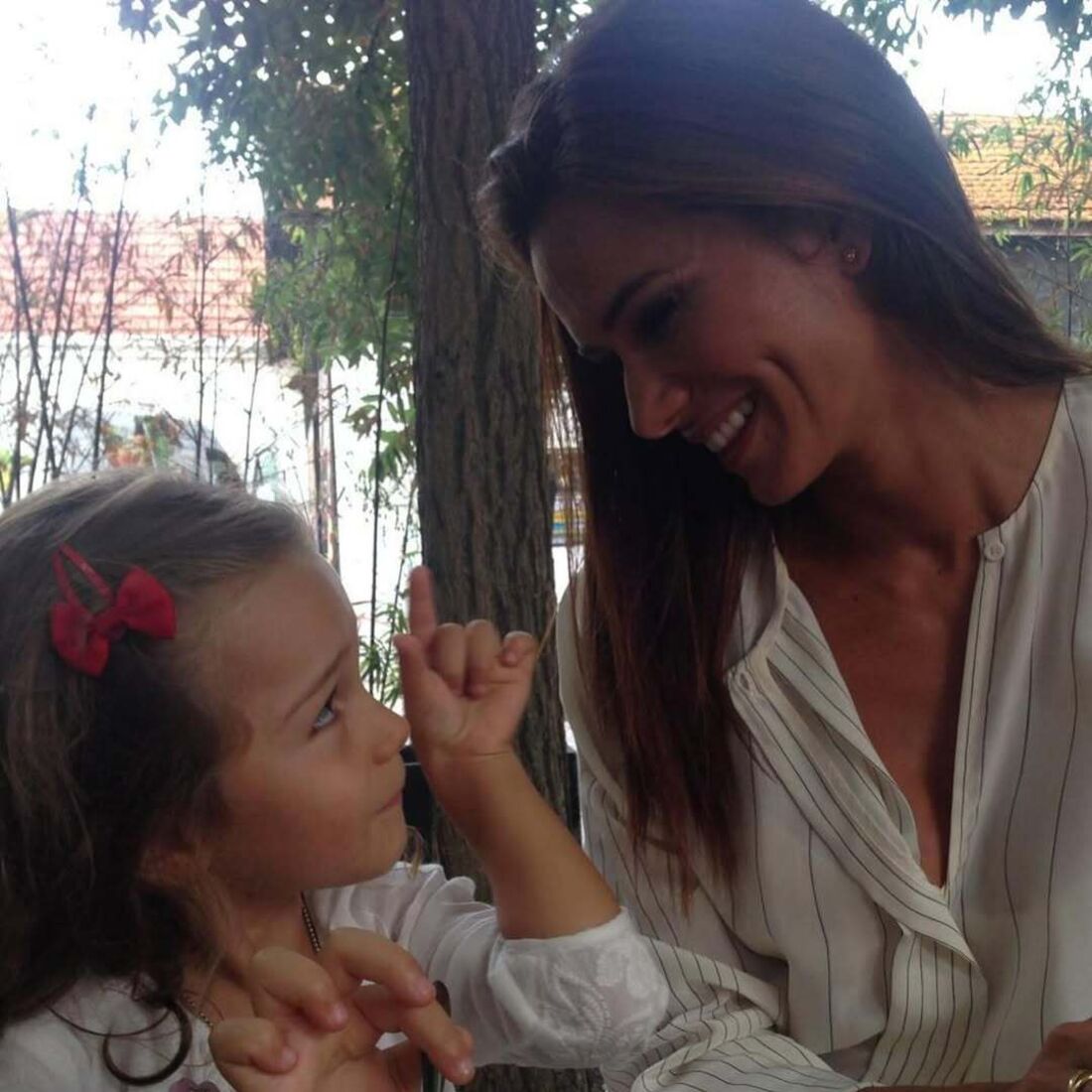 Cláudia Vieira e Pedro Teixeira juntos no aniversário da filha