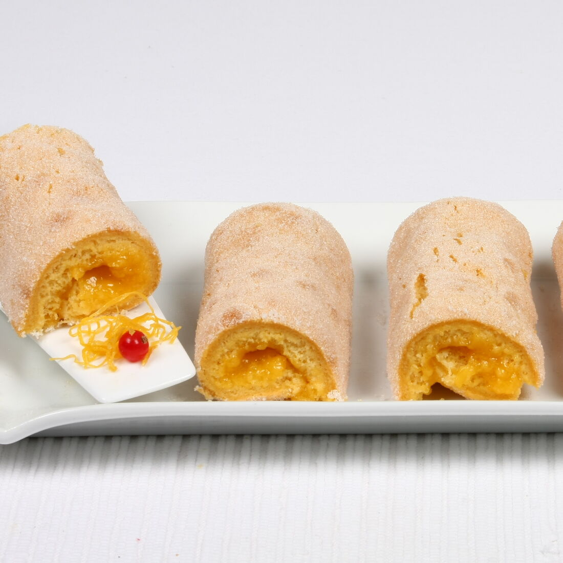 Bolo de torta com ovos moles e fios de ovos