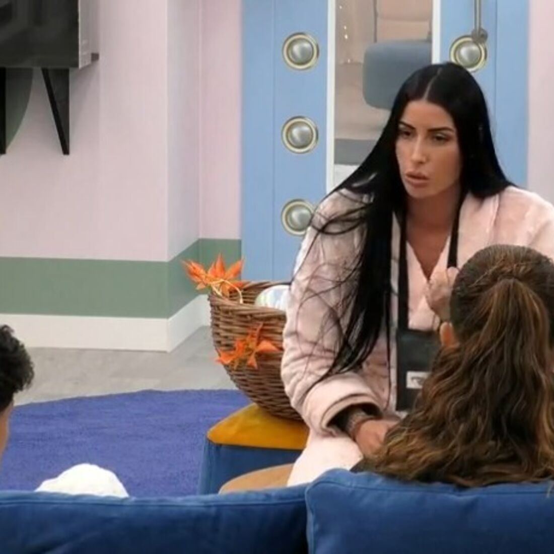 Jéssica confronta Diogo após insinuação sobre relação com Wilson Manafá na Casa dos Segredos